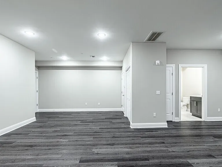 941 Main — Photo 2