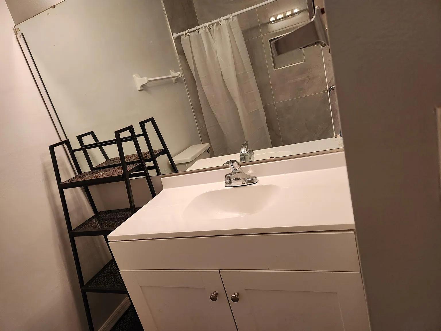 2 bed, 1126 sqft, $1,600 — Photo 2