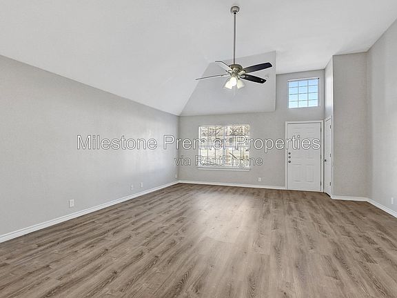 4th image of 914 W Houston St