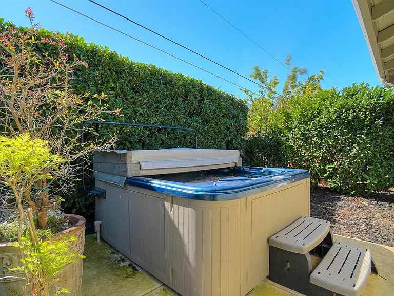 1228 Lantern Ct — Photo 29
