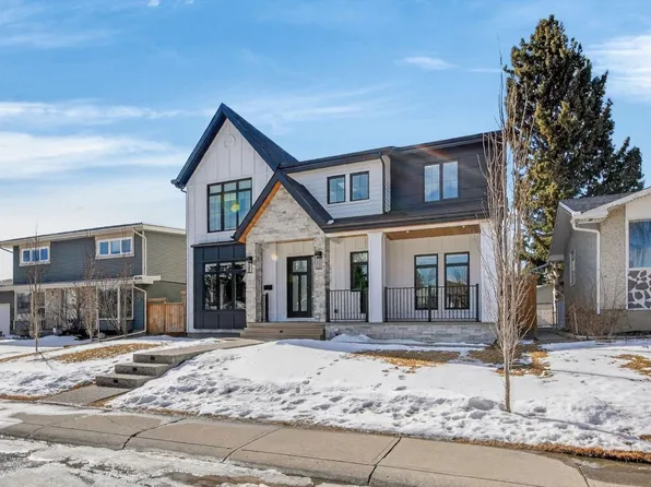 6515 Longmoor Way SW, Calgary, AB T3E 5Z8