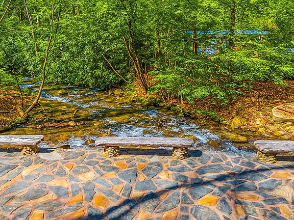 12th image of 740 Little Rock Creek Rd