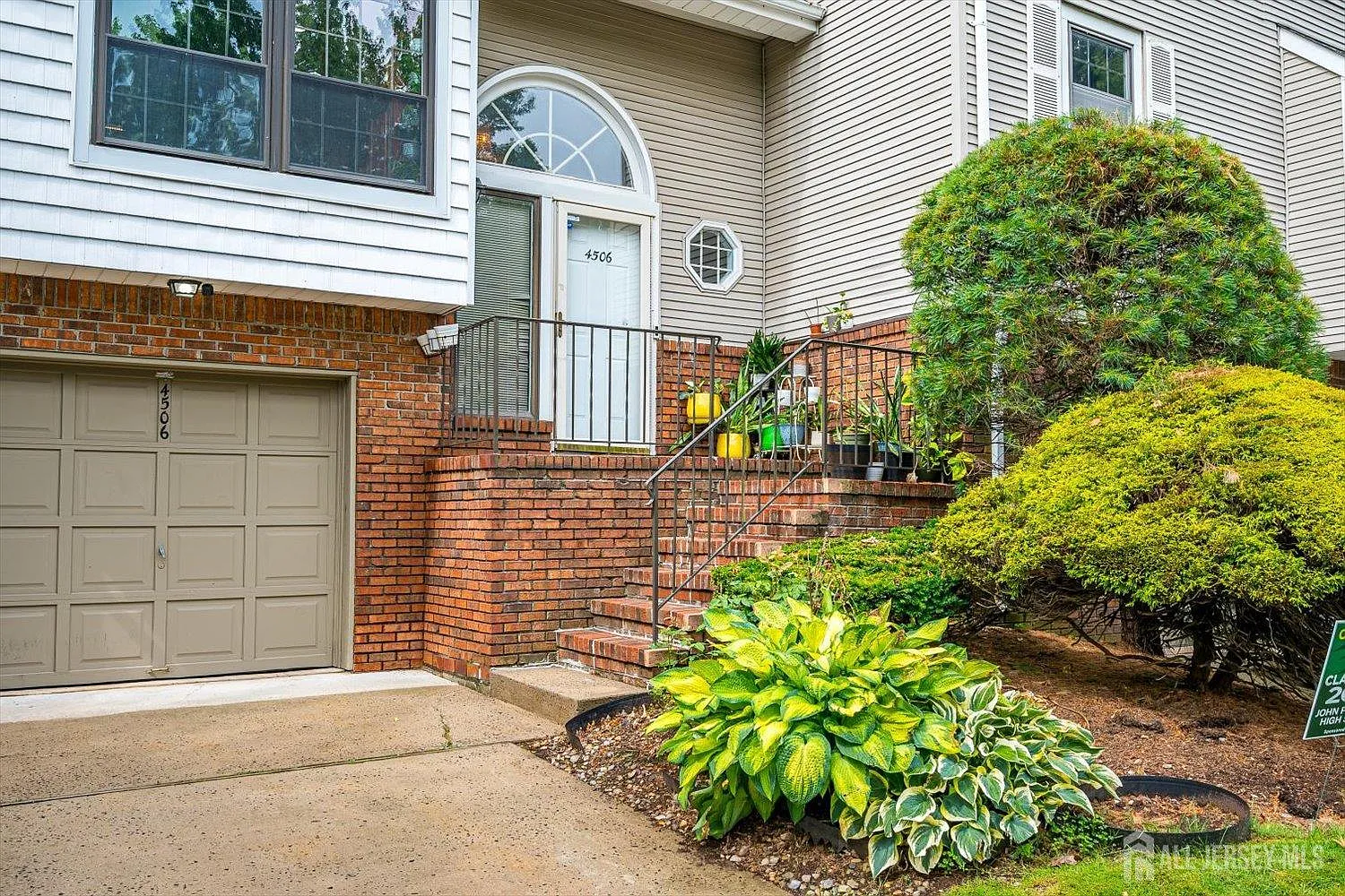 3 bed, 2.5 bath, 2520 sqft, $4,200 — Photo 4