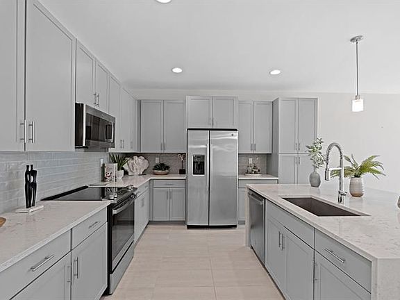 5th image of 3828 Lambert Ave