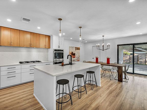 Open kitchen to dining room