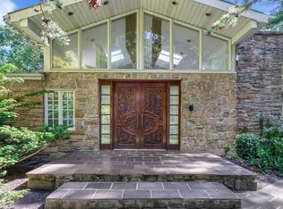 136 Bacon Rd, Old Westbury, NY 11568