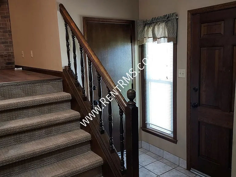 4643 SW 8th Ave — Photo 2