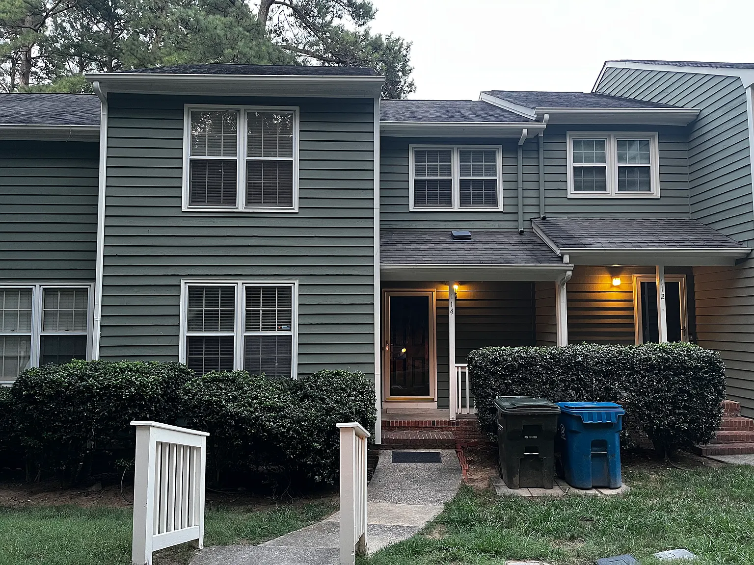 3 bed, 2100 sqft, $2,200 — Photo 1