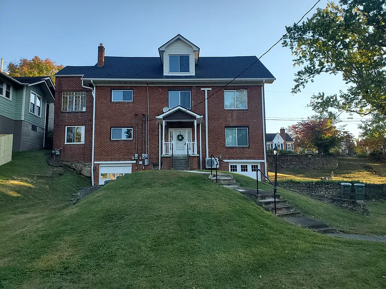 210 S Lynn Ave — Photo 3