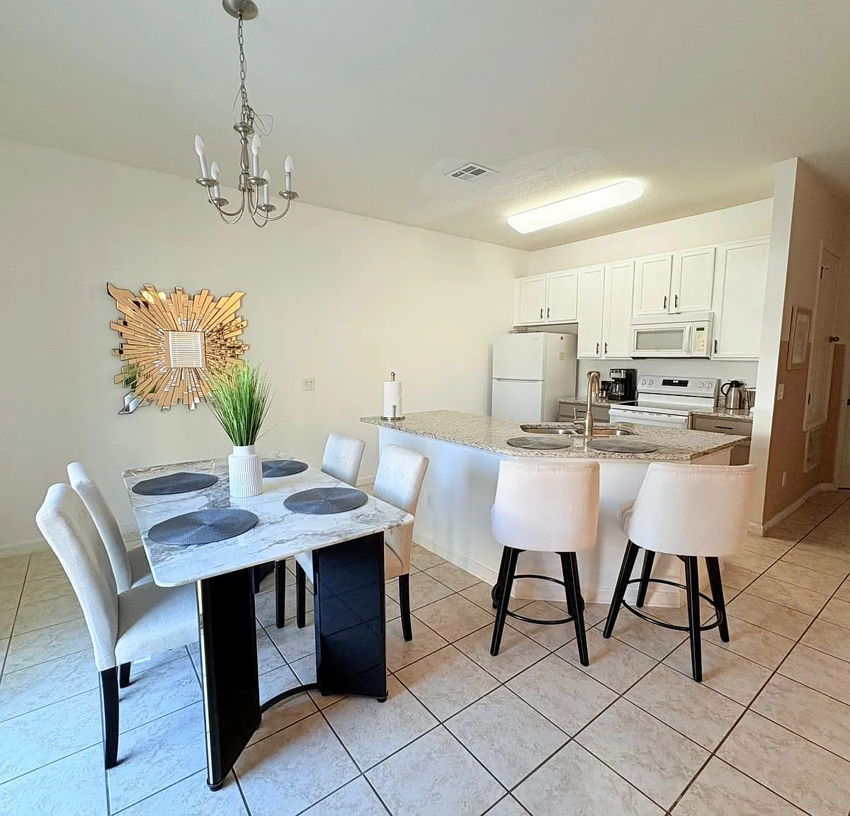 4 bed, 1661 sqft, $2,500 — Photo 1