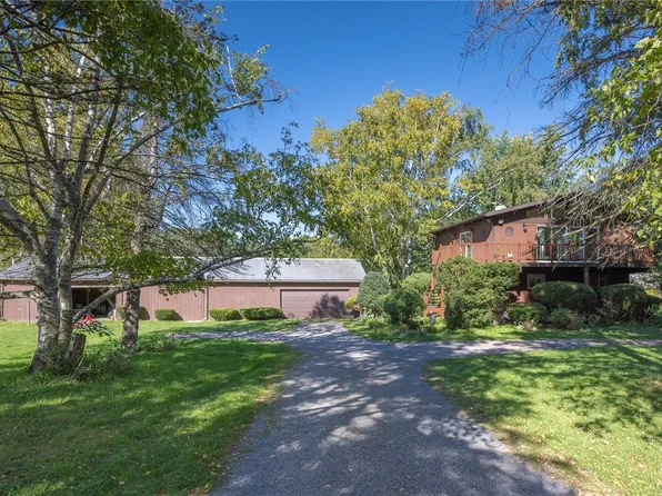 5770 Smith Rd, Canandaigua, NY 14424