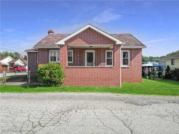 813 Main St, Windsor Heights, WV 26075