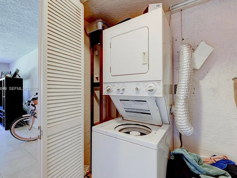 610 SE 2nd Ave #L8 — Photo 6