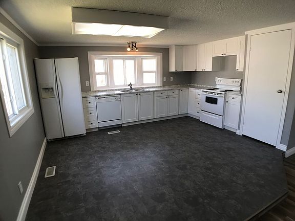 2nd image of 236 Caouette Cres