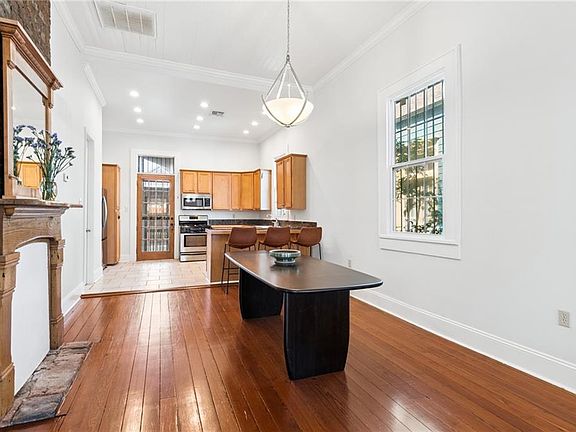 5th image of 636 Congress St
