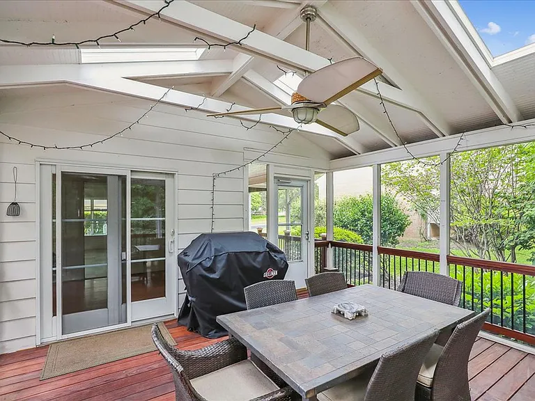 1397 Canterbury Way — Photo 21