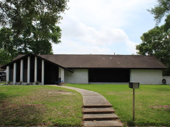 204 Southwood Cir, Baytown, TX 77520