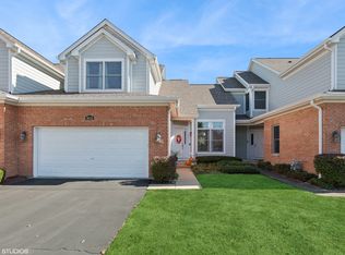 9112 Falcon Greens Dr, Crystal Lake, IL 60014