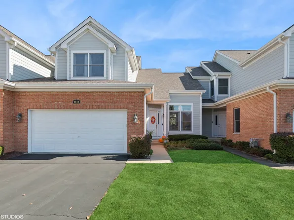 9112 Falcon Greens Dr, Crystal Lake, IL 60014
