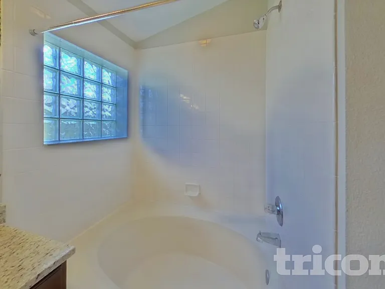 15206 Markham Dr — Photo 10