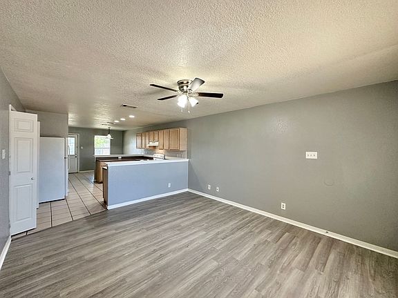 4th image of 2907 Cantabrian Dr APT A