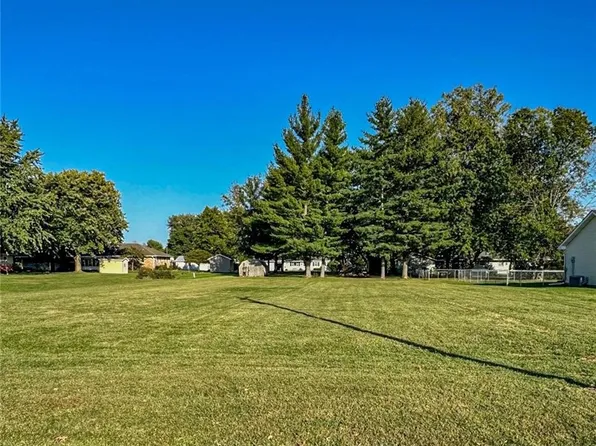 3 Pettry Dr, Shelbyville, IL 62565