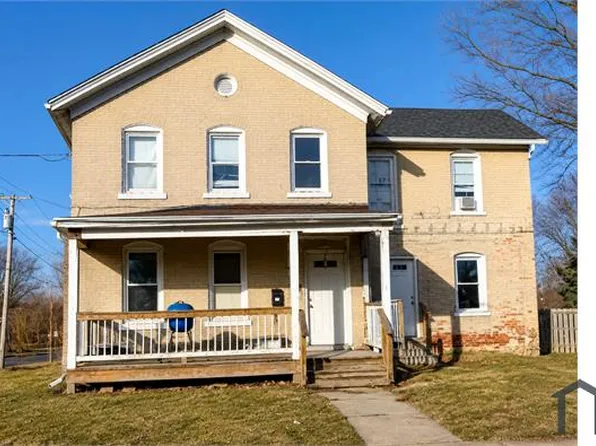 504 E Winneshiek St #1, Freeport, IL 61032