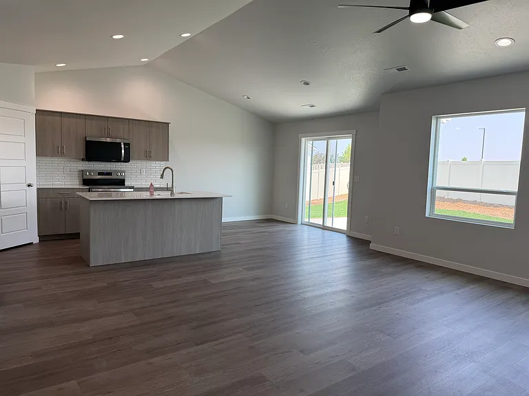 2450 W Clegane Ct — Photo 3