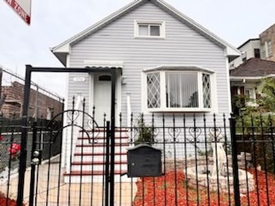 4736 W Addison St, Chicago, IL, 60641