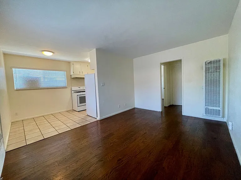 728 S Magnolia Ave S — Photo 2