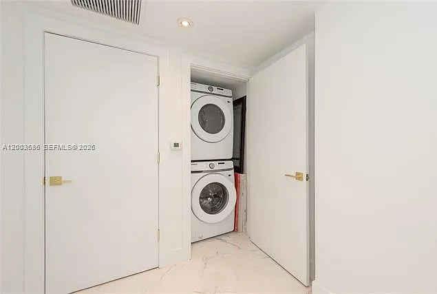 500 Brickell Ave — Photo 24