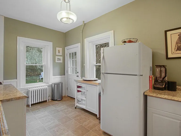 51 Emerson St — Photo 3