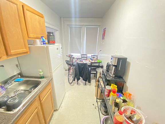 2nd image of 23 Saint Lukes Rd APT 2