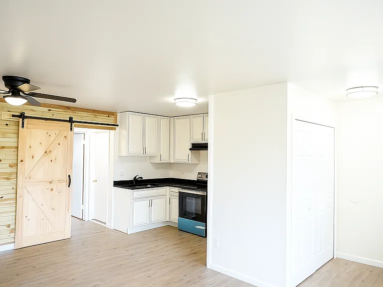 Ava Sterling Apartments — Photo 12
