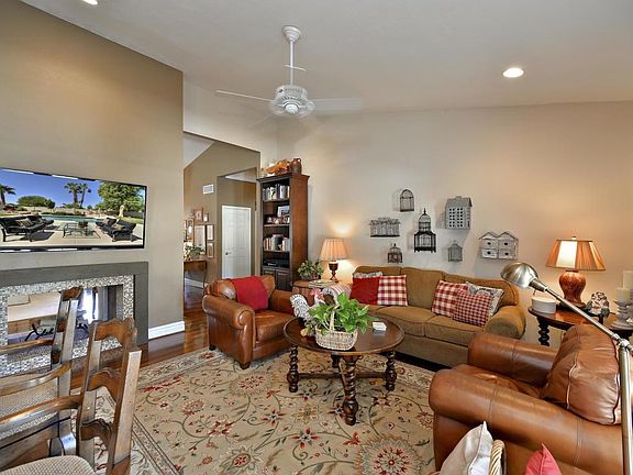 004_Family Room