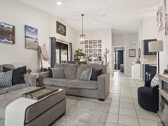 2nd image of 4078 Woodridge Rd