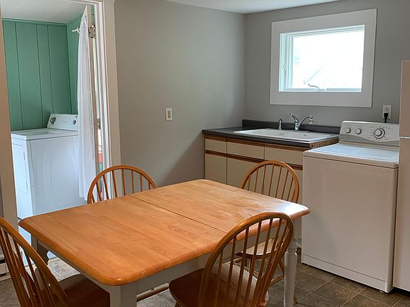 3 season porch off of eat in kitchen . Washer/dryer in unit