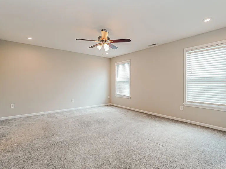 4996 Crestbrook Dr — Photo 10