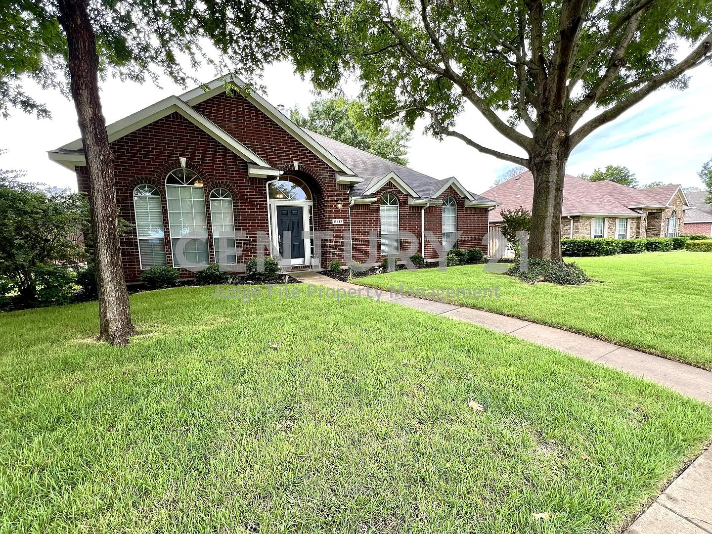 Well Maintained 4/2/2 in Frisco ISD For Rent! — Photo 2