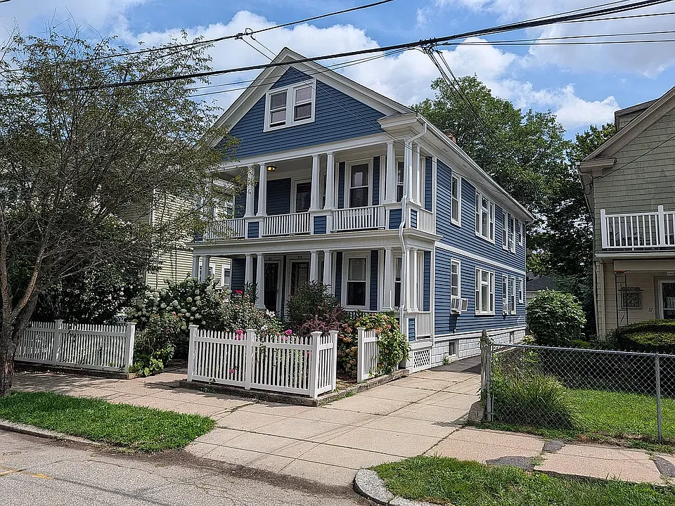 39 Pinehurst Ave #2