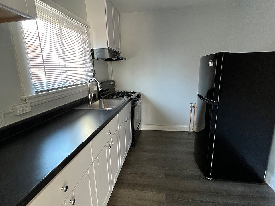 1st image of 224 Jefferson Ave #6