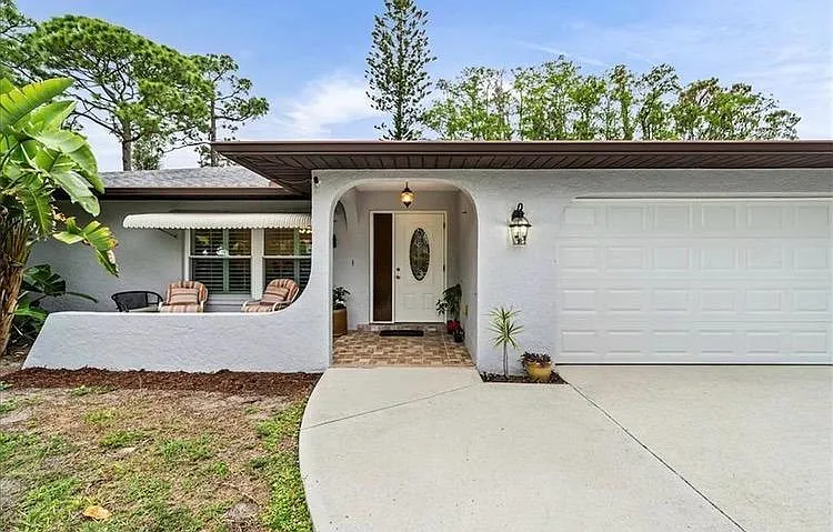 19208 Murcott Dr E — Photo 2