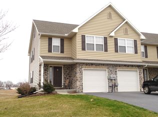 32 Bethlehem Ln, Ephrata, PA 17522