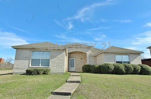 300 Rosewood Ln Photo 1