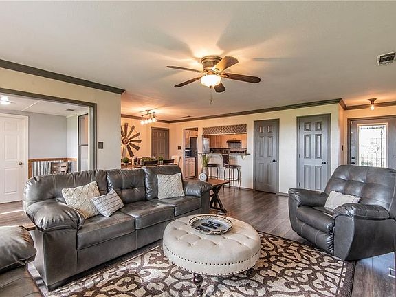 5th image of 127 Howland Ln