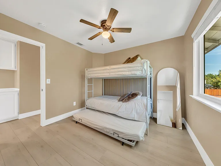 8024 Caymus Dr — Photo 25