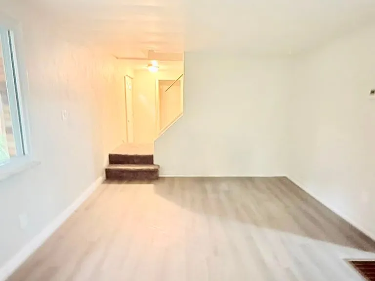 472-474 Guylyn Dr — Photo 4