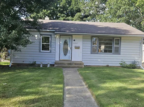2207 Paradise Blvd, Rockford, IL 61103