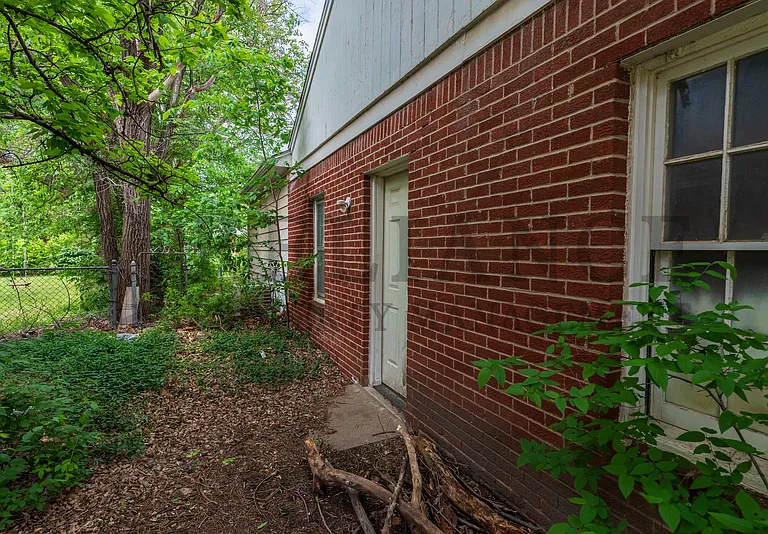 6114 E Rockwood Rd — Photo 3