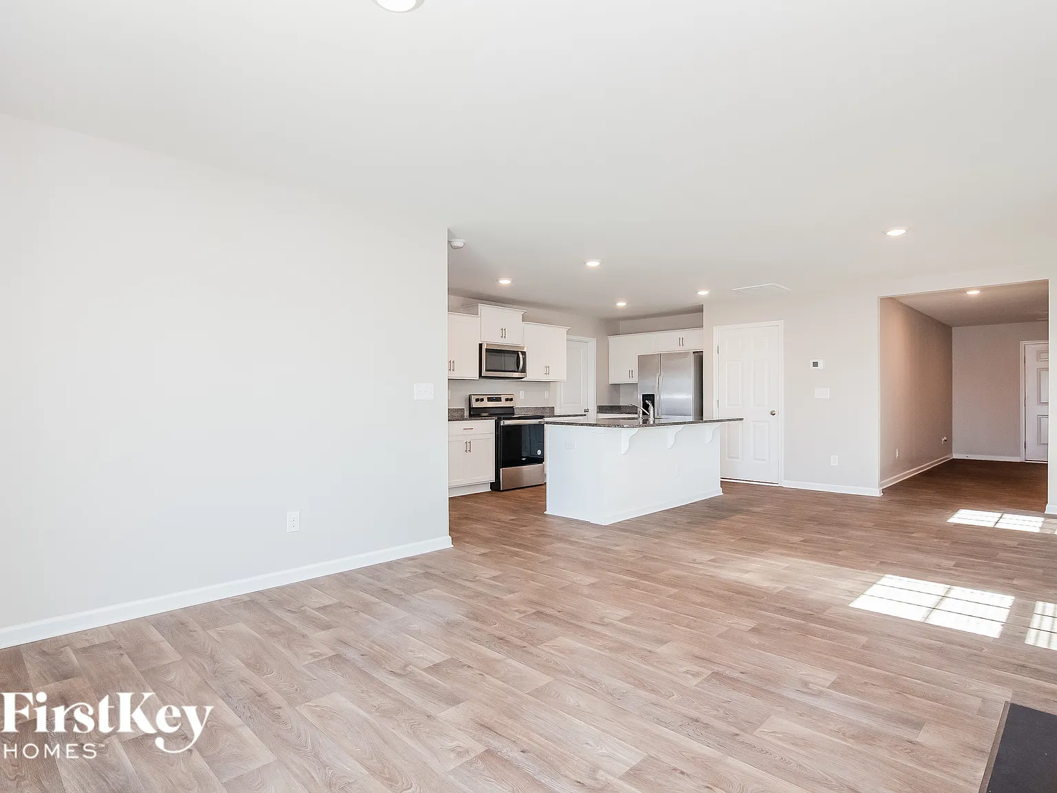 5 bed, 3.0 bath, 2430 sqft, $2,305 — Photo 4